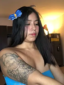 Snapshot of EmmaRossem chatting on 02/19/26, 07:43 EmmaRossem online show from 02/19/26, 07:43