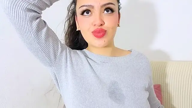 Snapshot of Sweet-Sophiee chatting on 10/12/25, 10:53 Sweet-Sophiee online show from 10/12/25, 10:53