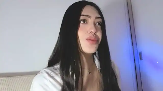 Snapshot of Sweet-Sophiee chatting on 04/25/26, 03:42 Sweet-Sophiee online show from 04/25/26, 03:42