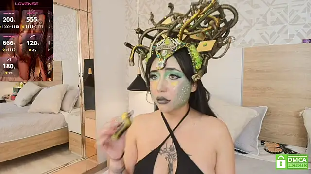 Megansttein  online show from 10/30/25, 09:04