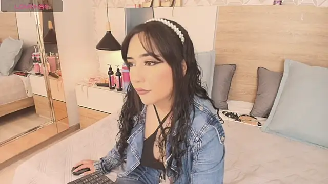 Megansttein  online show from 11/10/25, 07:35