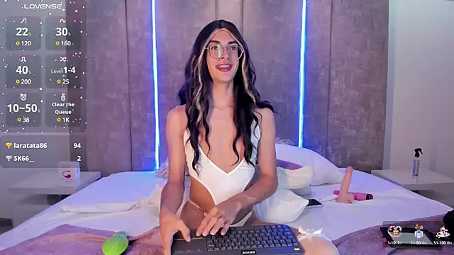 Snapshot of MaxiRogers chatting on 01/04/25, 10:45 MaxiRogers online show from 01/04/25, 10:45