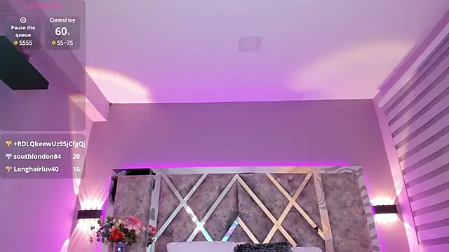 Snapshot of MaxiRogers chatting on 03/17/25, 10:38 MaxiRogers online show from 03/17/25, 10:38