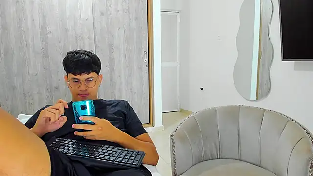 Snapshot of kittyandrick chatting on 12/04/24, 07:17 kittyandrick online show from 12/04/24, 07:17