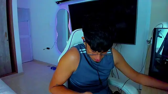 Snapshot of kittyandrick chatting on 11/08/25, 05:29 kittyandrick online show from 11/08/25, 05:29