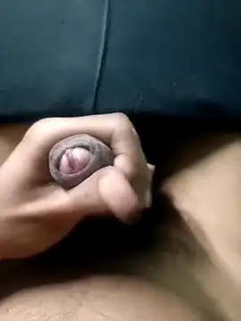 Snapshot of AloneDick chatting on 10/28/25, 09:24 AloneDick online show from 10/28/25, 09:24