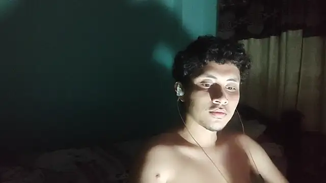 Snapshot of VargasP19 chatting on 04/06/26, 05:52 VargasP19 online show from 04/06/26, 05:52