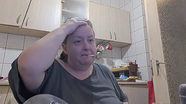 Snapshot of melissaBlessing chatting on 10/12/25, 02:10 melissaBlessing online show from 10/12/25, 02:10