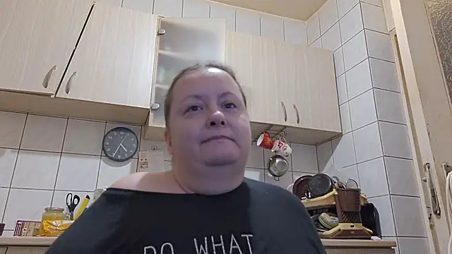 Snapshot of melissaBlessing chatting on 12/17/25, 02:28 melissaBlessing online show from 12/17/25, 02:28