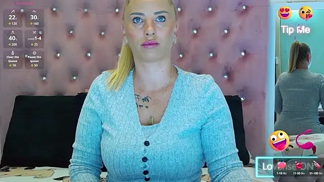 Snapshot of KikiSweet08 chatting on 09/11/25, 04:12 KikiSweet08 online show from 09/11/25, 04:12