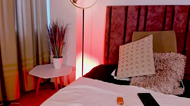 HollyHudsonn online show from 12/16/24, 11:55