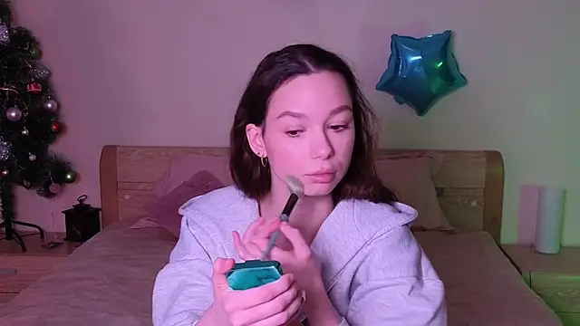 Snapshot of katycrown chatting on 12/16/24, 09:46 katycrown online show from 12/16/24, 09:46