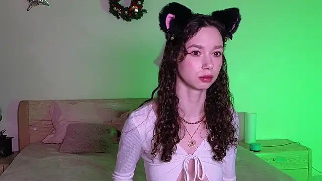 Snapshot of katycrown chatting on 12/27/24, 11:17 katycrown online show from 12/27/24, 11:17