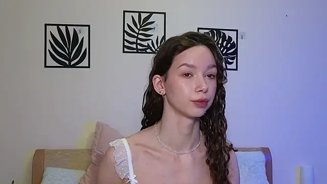 Snapshot of katycrown chatting on 02/25/25, 12:45 katycrown online show from 02/25/25, 12:45