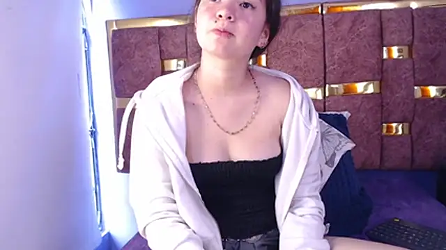 Snapshot of lilimini032 chatting on 03/18/26, 07:06 lilimini032 online show from 03/18/26, 07:06