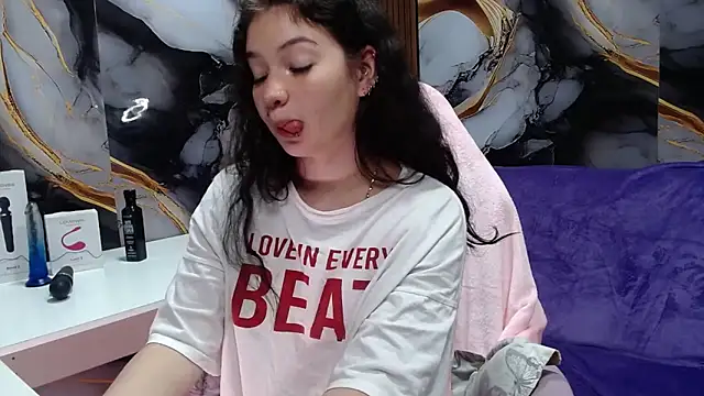 lilimini032 online show from 06/22/26, 08:06