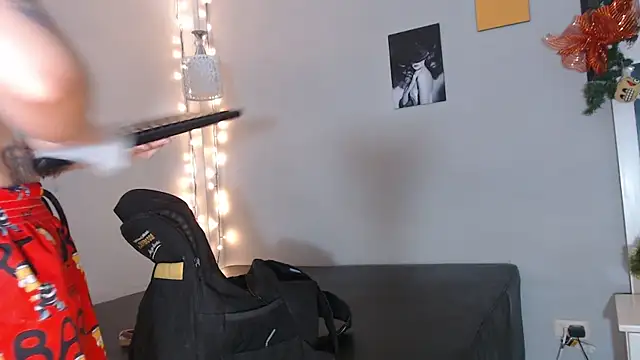 Snapshot of Kimandyuk chatting on 12/18/24, 02:10 Kimandyuk online show from 12/18/24, 02:10