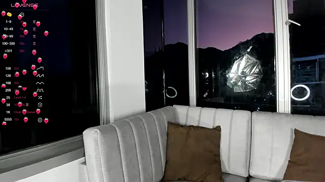 Snapshot of Megan_Lim chatting on 01/17/25, 10:55 Megan Lim online show from 01/17/25, 10:55