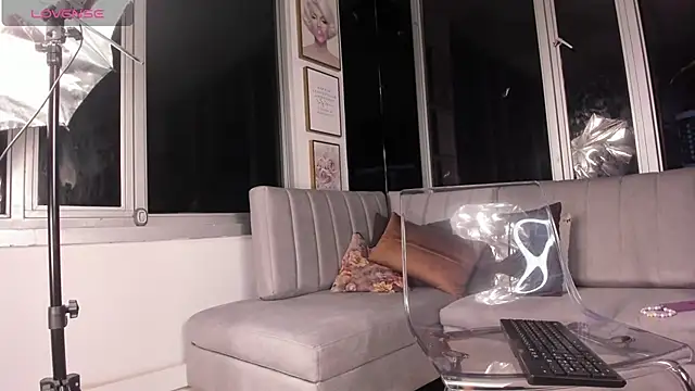 Snapshot of Megan_Lim chatting on 02/11/25, 10:37 Megan Lim online show from 02/11/25, 10:37