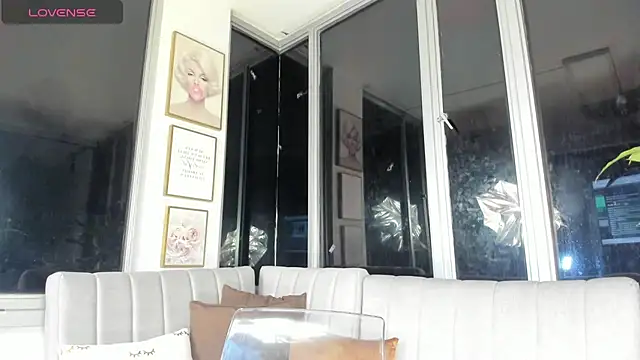 Snapshot of Megan_Lim chatting on 02/14/25, 10:28 Megan Lim online show from 02/14/25, 10:28