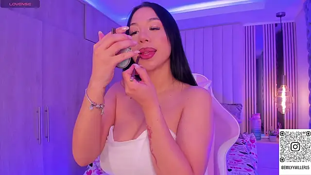 Emilyymilleer  online show from 12/02/24, 04:20