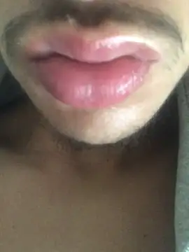 Snapshot of favormaker chatting on 12/19/24, 12:01 favormaker online show from 12/19/24, 12:01