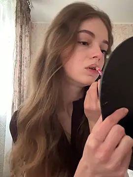 Snapshot of kristiluxee_ chatting on 04/06/26, 08:04 kristiluxee online show from 04/06/26, 08:04