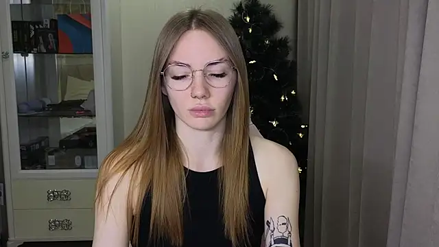 Snapshot of littlevildevil chatting on 12/12/24, 11:18 littlevildevil online show from 12/12/24, 11:18