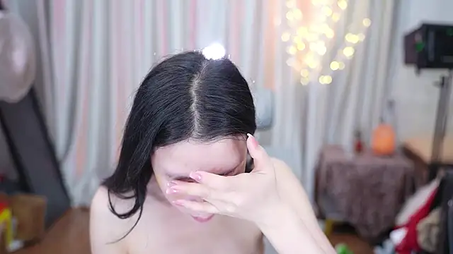 Snapshot of nono_babyy chatting on 12/21/25, 01:35 nono babyy online show from 12/21/25, 01:35