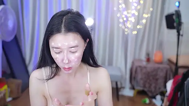 Snapshot of nono_babyy chatting on 12/23/25, 01:36 nono babyy online show from 12/23/25, 01:36