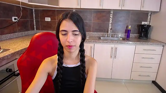 Snapshot of anna_alvarez chatting on 03/18/25, 10:36 anna alvarez online show from 03/18/25, 10:36