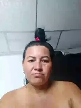 Snapshot of lupita_2023 chatting on 12/26/24, 05:30 lupita 2023 online show from 12/26/24, 05:30