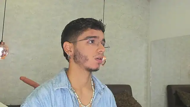 Snapshot of Ian_Castillo_ chatting on 02/10/25, 11:36 Ian Castillo online show from 02/10/25, 11:36