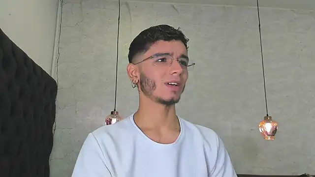 Snapshot of Ian_Castillo_ chatting on 02/11/25, 11:21 Ian Castillo online show from 02/11/25, 11:21