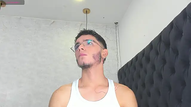 Snapshot of Ian_Castillo_ chatting on 02/13/25, 11:17 Ian Castillo online show from 02/13/25, 11:17