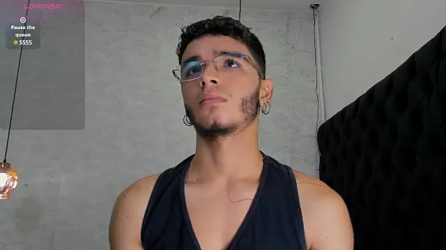 Snapshot of Ian_Castillo_ chatting on 02/18/25, 11:11 Ian Castillo online show from 02/18/25, 11:11