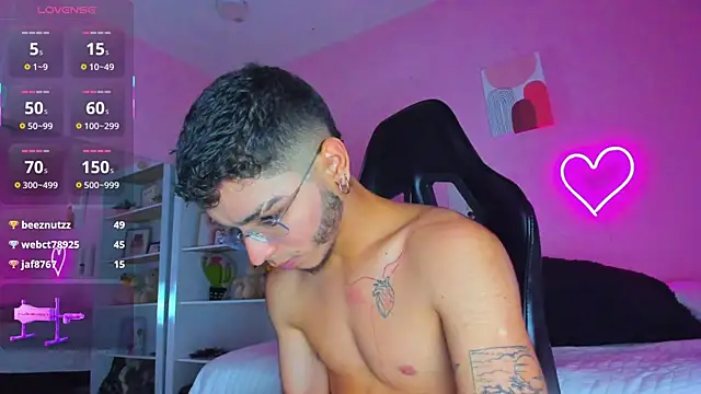 Snapshot of Ian_Castillo_ chatting on 03/10/25, 02:26 Ian Castillo online show from 03/10/25, 02:26