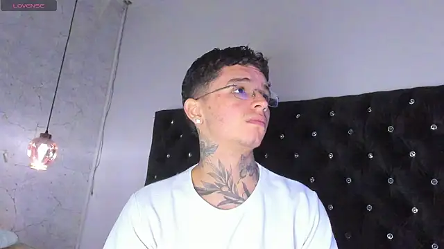 Snapshot of Ian_Castillo_ chatting on 10/01/25, 11:16 Ian Castillo online show from 10/01/25, 11:16