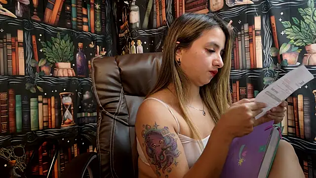 Snapshot of julietta___jackson chatting on 01/21/25, 09:04 julietta jackson online show from 01/21/25, 09:04