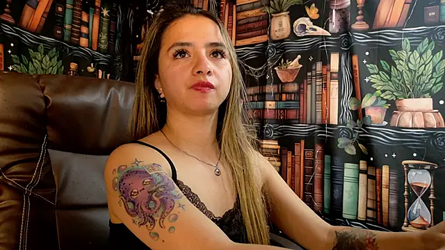 Snapshot of julietta___jackson chatting on 01/24/25, 10:41 julietta jackson online show from 01/24/25, 10:41