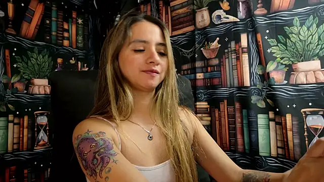 Snapshot of julietta___jackson chatting on 02/10/25, 11:55 julietta jackson online show from 02/10/25, 11:55