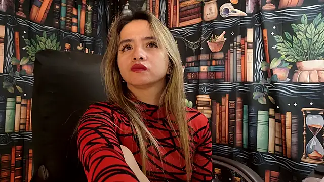 Snapshot of julietta___jackson chatting on 02/14/25, 02:18 julietta jackson online show from 02/14/25, 02:18