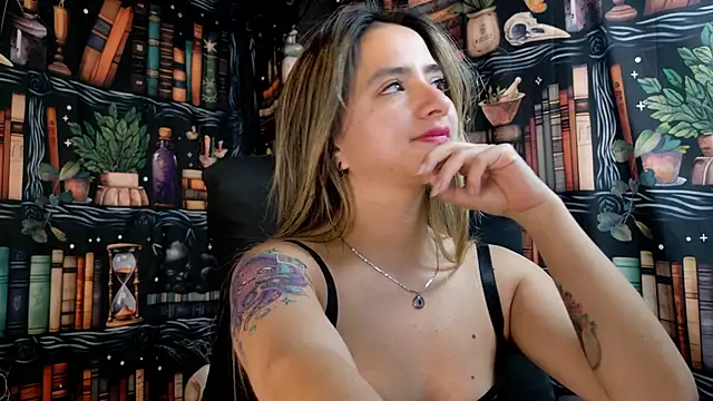 Snapshot of julietta___jackson chatting on 02/25/25, 10:29 julietta jackson online show from 02/25/25, 10:29