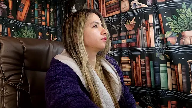 Snapshot of julietta___jackson chatting on 03/02/25, 08:40 julietta jackson online show from 03/02/25, 08:40