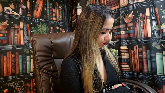 Snapshot of julietta___jackson chatting on 03/20/25, 08:19 julietta jackson online show from 03/20/25, 08:19