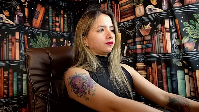 Snapshot of julietta___jackson chatting on 03/21/25, 08:18 julietta jackson online show from 03/21/25, 08:18