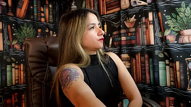 Snapshot of julietta___jackson chatting on 03/21/25, 11:23 julietta jackson online show from 03/21/25, 11:23