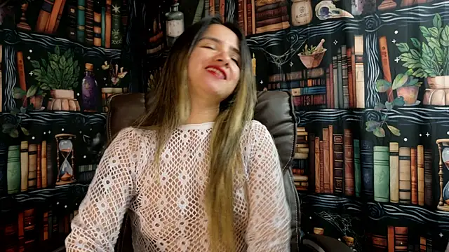 Snapshot of julietta___jackson chatting on 09/16/25, 07:04 julietta jackson online show from 09/16/25, 07:04