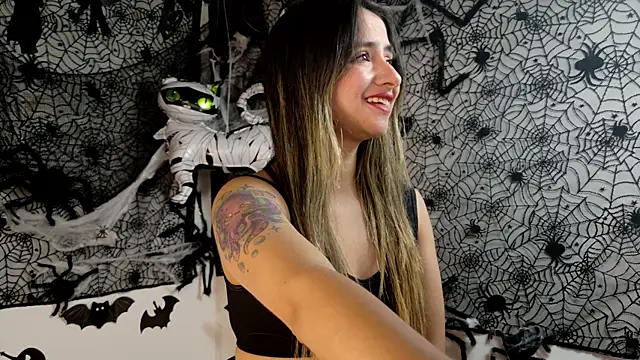 Snapshot of julietta___jackson chatting on 10/09/25, 06:39 julietta jackson online show from 10/09/25, 06:39