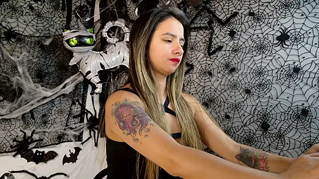 Snapshot of julietta___jackson chatting on 10/17/25, 08:22 julietta jackson online show from 10/17/25, 08:22